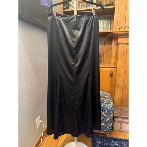 NWT DIVIDED Black Long Lined Skirt Sz. 6 - Picture 1 of 10